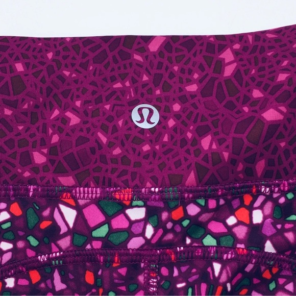 Lululemon Women’s Shorts Size 4 Speed Track Short Paradise Geo Print Plum - Picture 8 of 11